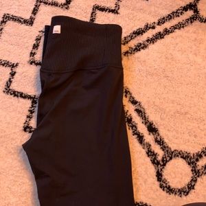 Women’s Vuori legging. Size large and never worn